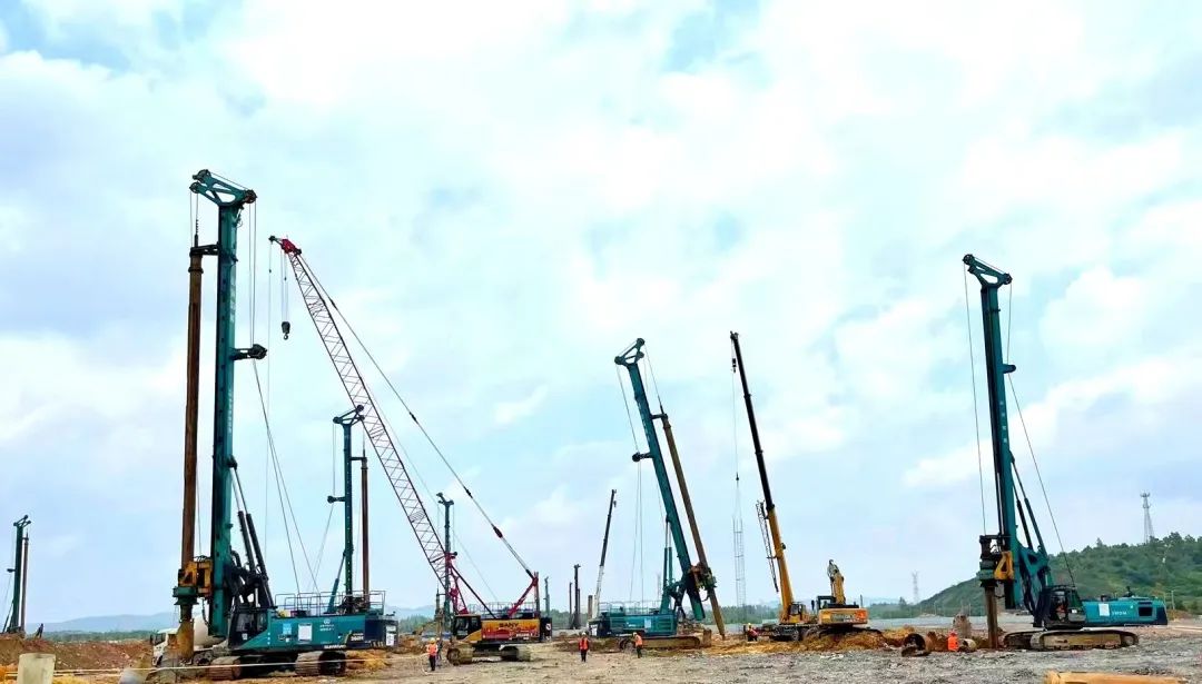 打桩“神器”再露锋芒！威尼克斯wac5000智能旋挖钻机助力贵阳贵安新区负极材料项目加速建设