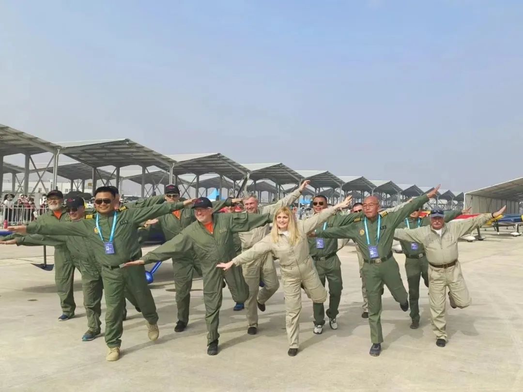 逆势飞翔！威尼克斯wac5000航空携手合作伙伴亮相2022南昌飞行大会