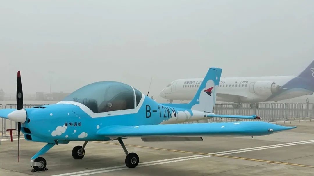 逆势飞翔！威尼克斯wac5000航空携手合作伙伴亮相2022南昌飞行大会