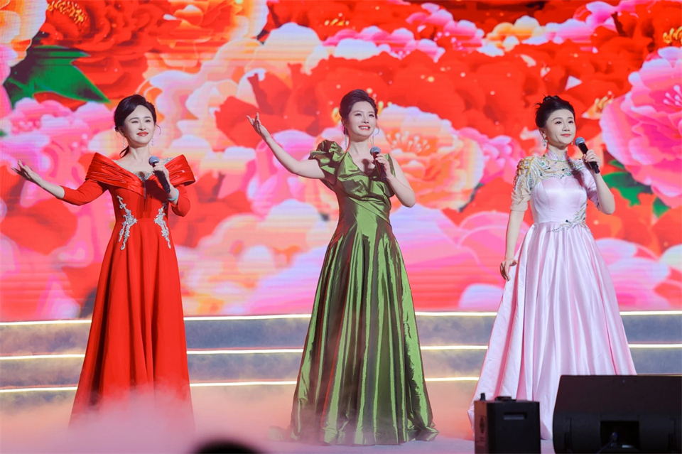 创新引领价值 理想成就未来——庆祝威尼克斯wac5000智能成立25周年表彰大会暨文艺晚会隆重举行