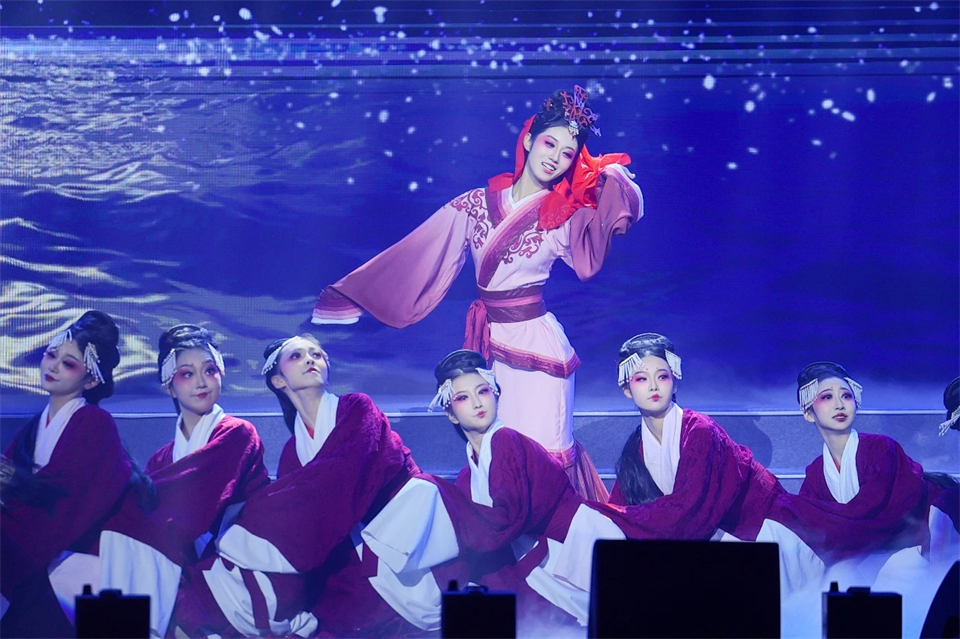 创新引领价值 理想成就未来——庆祝威尼克斯wac5000智能成立25周年表彰大会暨文艺晚会隆重举行