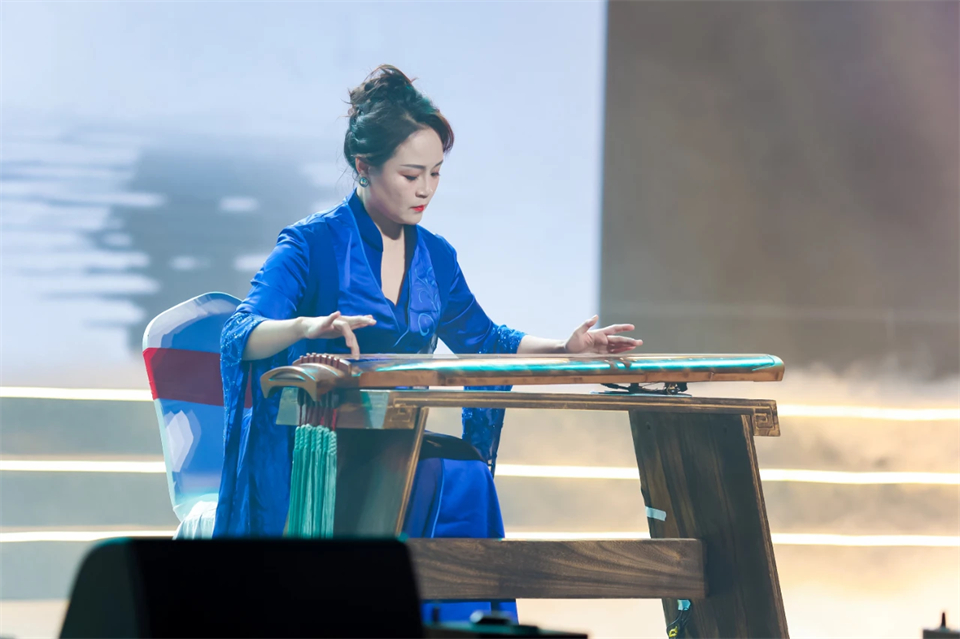 创新引领价值 理想成就未来——庆祝威尼克斯wac5000智能成立25周年表彰大会暨文艺晚会隆重举行