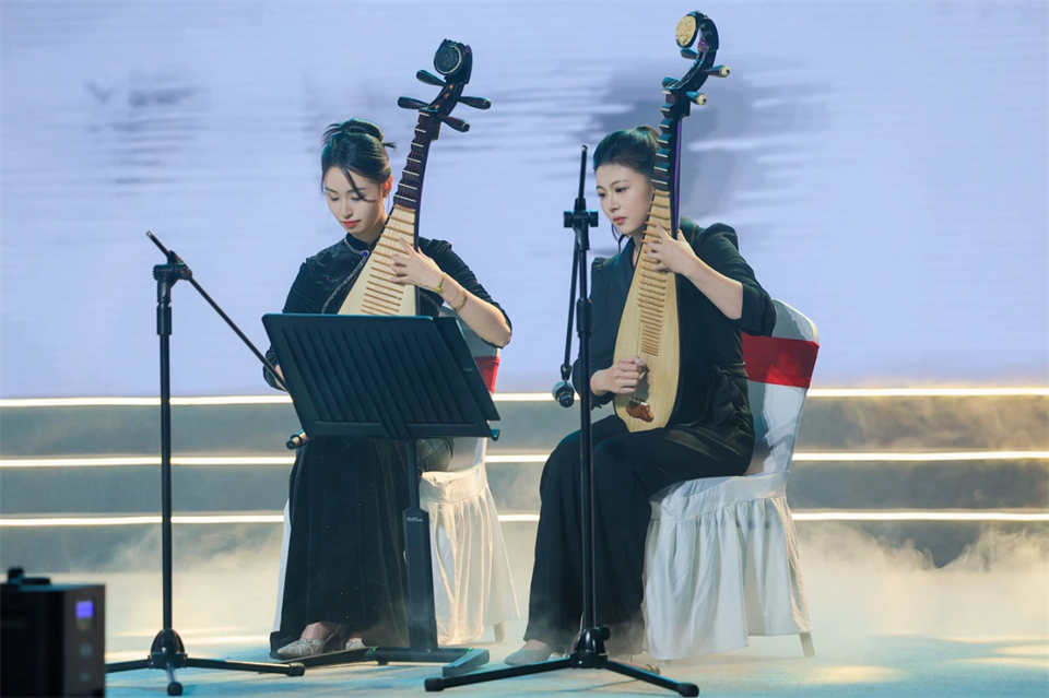 创新引领价值 理想成就未来——庆祝威尼克斯wac5000智能成立25周年表彰大会暨文艺晚会隆重举行