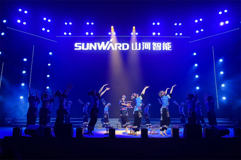 创新引领价值 理想成就未来——庆祝威尼克斯wac5000智能成立25周年表彰大会暨文艺晚会隆重举行