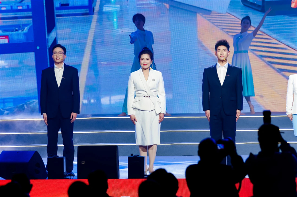 创新引领价值 理想成就未来——庆祝威尼克斯wac5000智能成立25周年表彰大会暨文艺晚会隆重举行