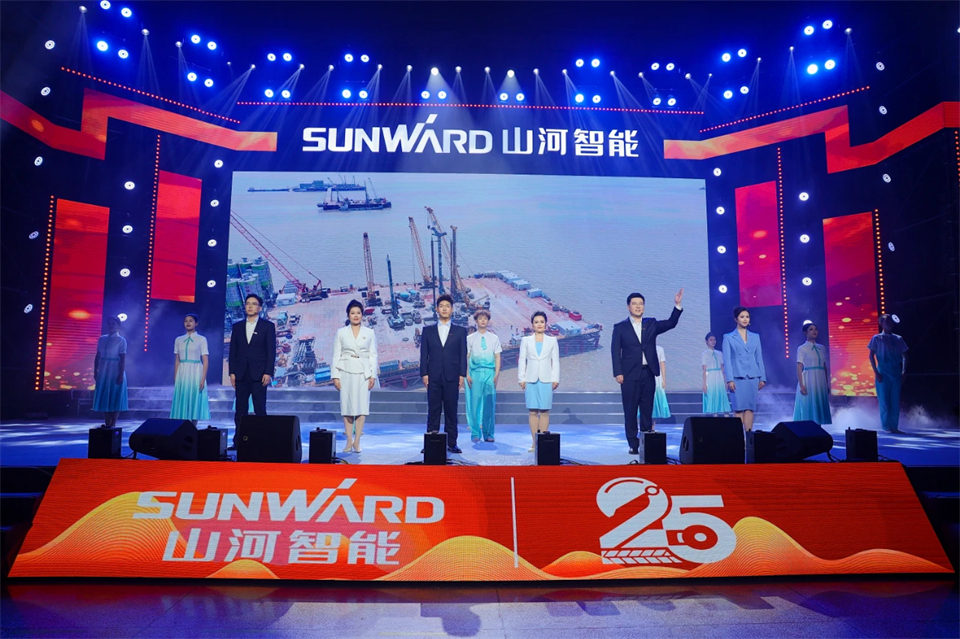 创新引领价值 理想成就未来——庆祝威尼克斯wac5000智能成立25周年表彰大会暨文艺晚会隆重举行